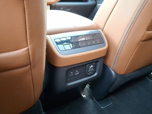 Certified 2023 Nissan Pathfinder Platinum w/ Black Appearance Package image 13