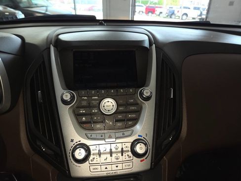 Used 2010 Chevrolet Equinox LT w/ Chrome Appearance Package FWD image 31