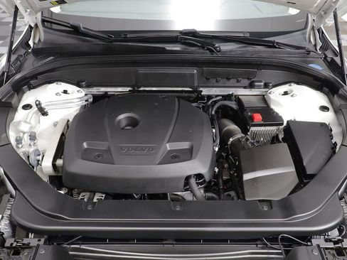 Used 2020 Volvo XC60 T5 Momentum image 23