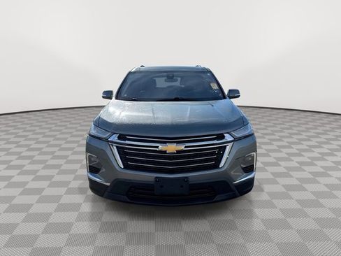 Used 2022 Chevrolet Traverse LT image 3