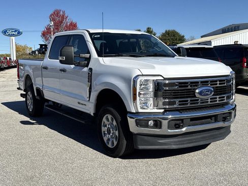 Used 2024 Ford F250 XLT image 3