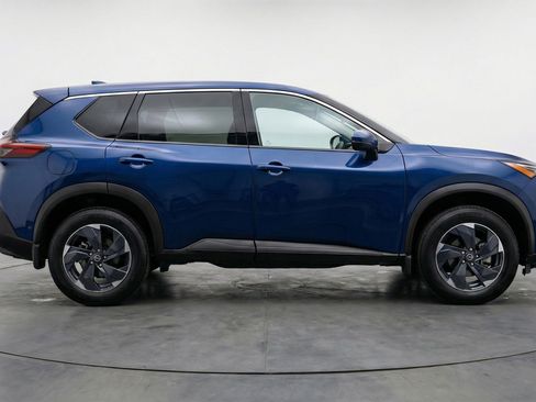 Used 2025 Nissan Rogue SV image 11