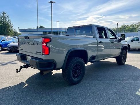 Used 2025 Chevrolet Silverado 2500 ZR2 w/ Technology Package AWD/4WD image 7
