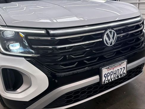Used 2024 Volkswagen Atlas Peak Edition SE AWD/4WD image 36