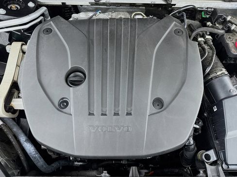 Used 2025 Volvo XC60 B5 Plus image 38