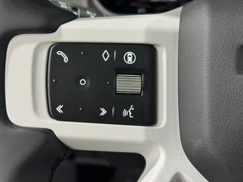 Used 2025 Land Rover Defender 110 S image 29