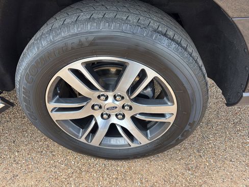 Used 2023 Ford Expedition Max Limited image 11