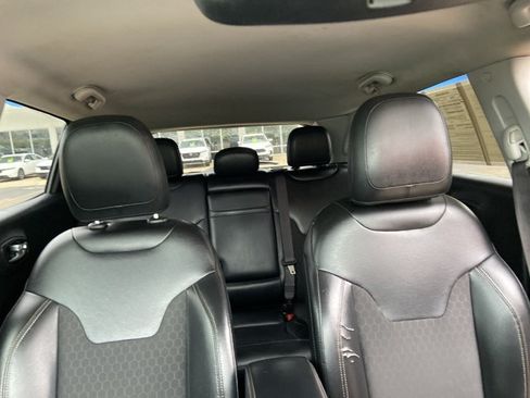 Used 2019 Jeep Compass Latitude FWD image 15