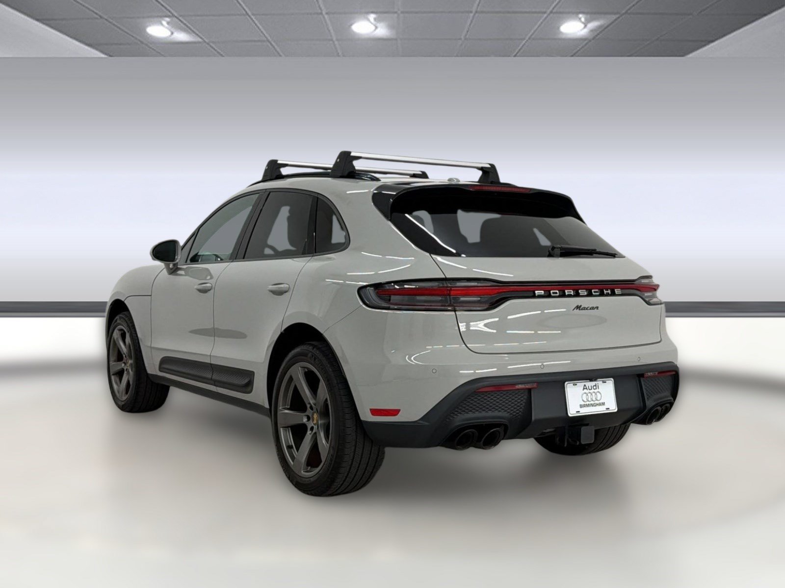 Used 2024 Porsche Macan AWD/4WD image 3