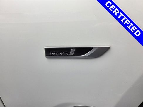 Certified 2023 BMW 530e w/ Premium Package image 13