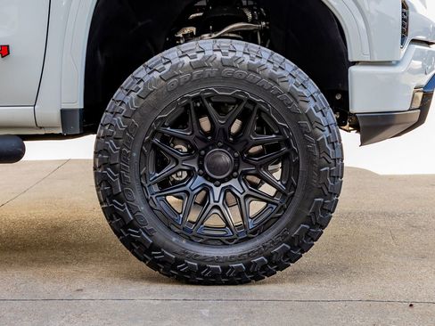 Used 2024 GMC Sierra 1500 AT4 w/ Technology Package image 12