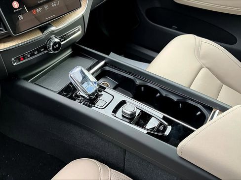 New 2026 Volvo XC60 B5 Core w/ Protection Package Premier image 10