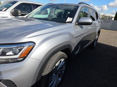 Used 2022 Volkswagen Atlas SE AWD/4WD image 2