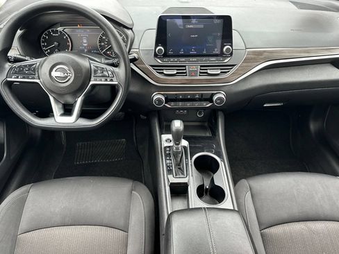 Used 2024 Nissan Altima 2.5 SV FWD image 13
