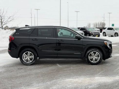Used 2024 GMC Terrain SLE image 5