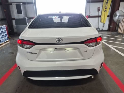 Used 2022 Toyota Corolla LE FWD image 4