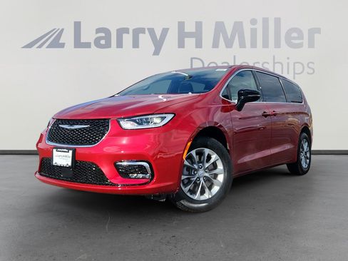 New 2026 Chrysler Pacifica Select image 1