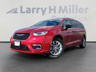 New 2026 Chrysler Pacifica Select