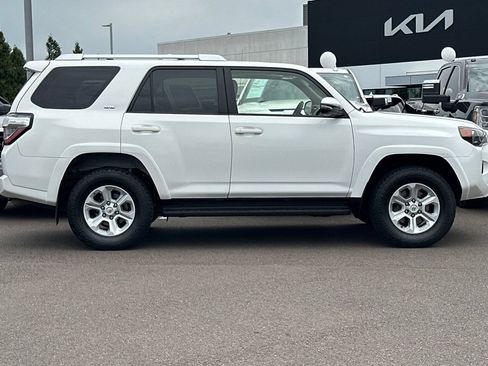 Used 2018 Toyota 4Runner SR5 Premium AWD/4WD image 3