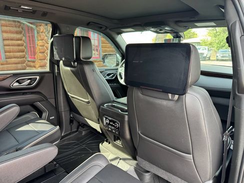 Used 2021 Chevrolet Suburban Premier w/ Premium Package AWD/4WD image 12