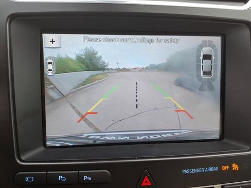 Used 2018 Ford Explorer Platinum image 11
