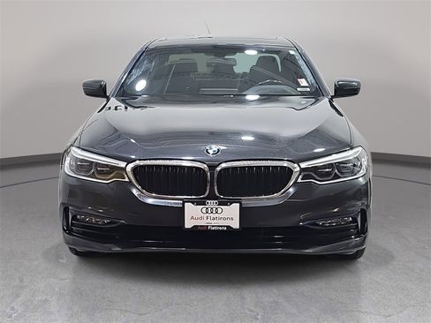 Used 2017 BMW 540i xDrive image 3