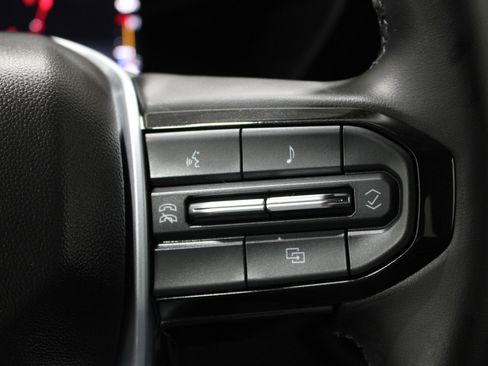 Used 2023 Chevrolet Colorado LT RWD image 12