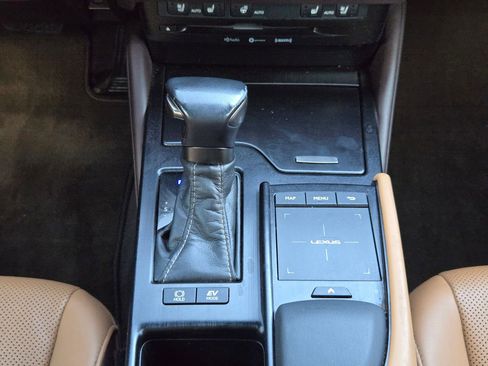 Used 2020 Lexus ES 300h w/ Premium Package FWD image 20