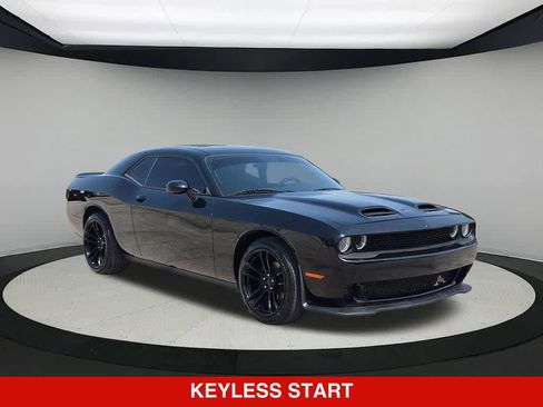 Used 2021 Dodge Challenger SXT RWD image 8