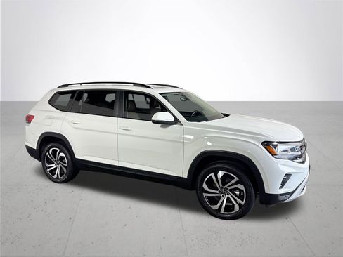 Certified 2023 Volkswagen Atlas SE w/ Panoramic Sunroof Package AWD/4WD image 4