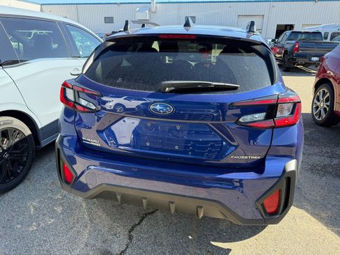 Used 2025 Subaru Crosstrek 2.0i Premium image 3