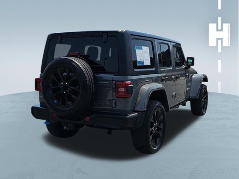 Used 2023 Jeep Wrangler Unlimited Sahara AWD/4WD image 3