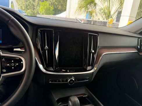 Used 2025 Volvo V60 B5 Cross Country Plus image 18