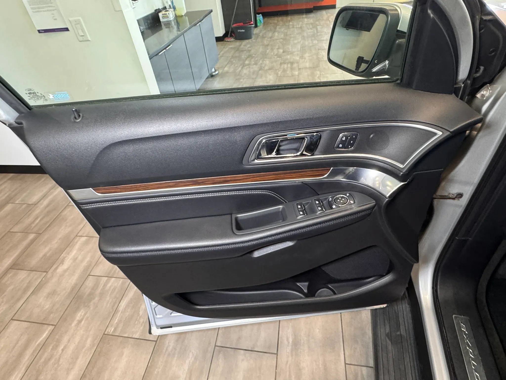 Used 2017 Ford Explorer Limited FWD image 38