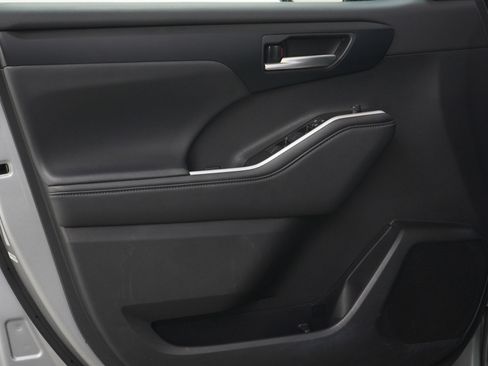 Used 2025 Toyota Highlander XSE image 22