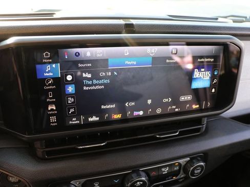 Used 2025 Jeep Gladiator Sport AWD/4WD image 22