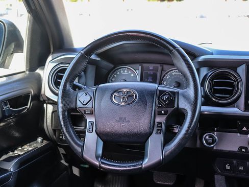 Used 2018 Toyota Tacoma TRD Sport w/ Technology Package RWD image 18