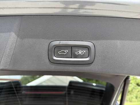 Used 2023 Volvo XC40 B4 Core w/ Convenience Package FWD image 12