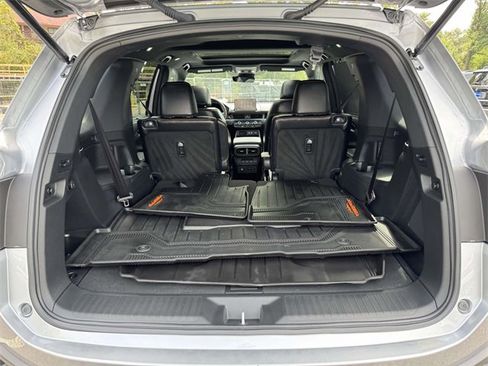 Used 2025 Honda Pilot TrailSport image 9