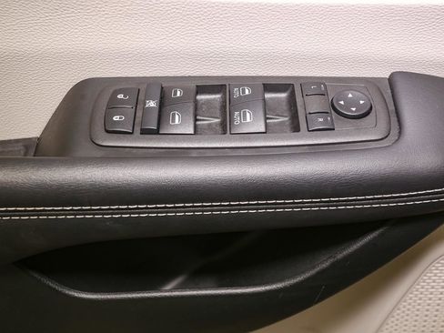 Used 2022 Chrysler Pacifica Touring-L image 40