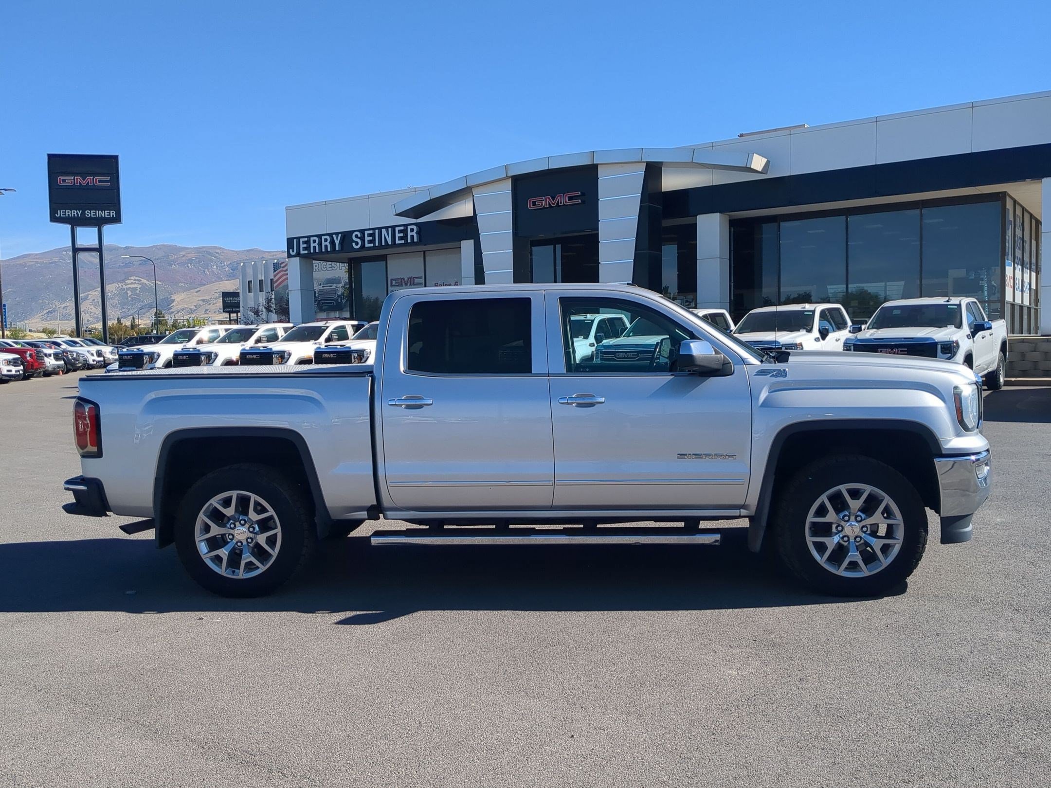 Used 2018 GMC Sierra 1500 SLT w/ SLT Premium Package AWD/4WD image 6