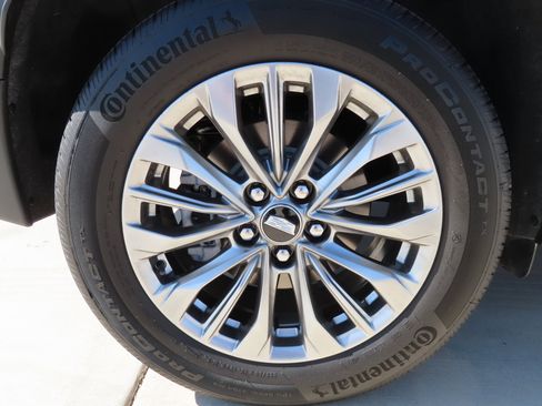 Used 2024 Cadillac XT4 Premium Luxury image 10