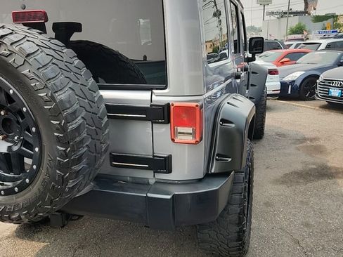 Used 2015 Jeep Wrangler Unlimited Rubicon w/ Connectivity Group AWD/4WD image 6