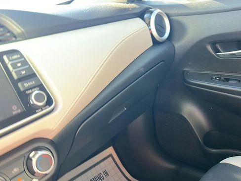 Used 2021 Nissan Versa SV image 26