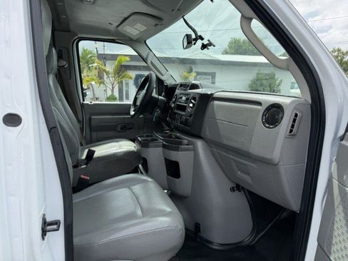 Used 2021 Ford E-450 and Econoline 450 Super Duty w/ Power Windows & Locks Group RWD image 16