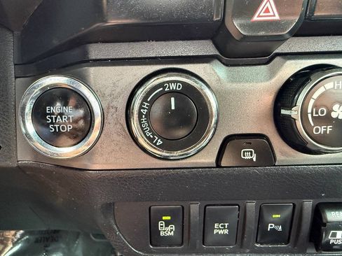 Used 2019 Toyota Tacoma TRD Off-Road w/ Technology Package AWD/4WD image 35