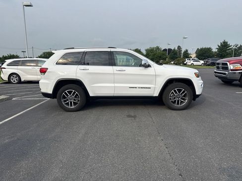 Certified 2021 Jeep Grand Cherokee Limited w/ Premium Lighting Group AWD/4WD image 4