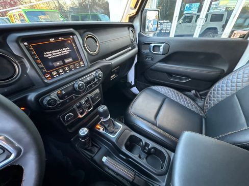 Used 2023 Jeep Wrangler Unlimited Sahara image 24