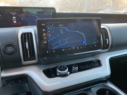 Used 2025 Ford Expedition Active image 31