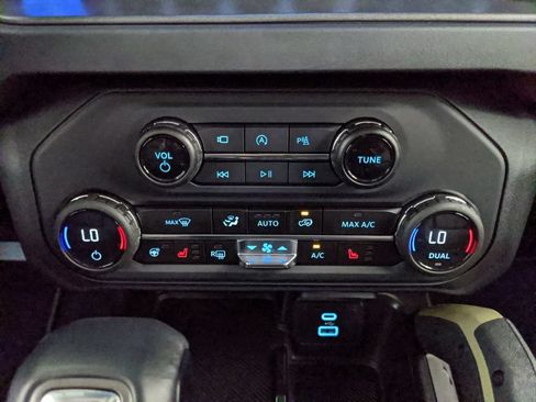Certified 2025 Ford Bronco Badlands AWD/4WD image 10